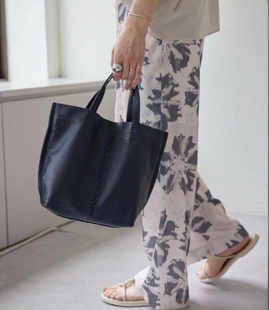 イアパピヨネ センターポイントトートバッグ S《牛革/2way/軽量》ネイビー