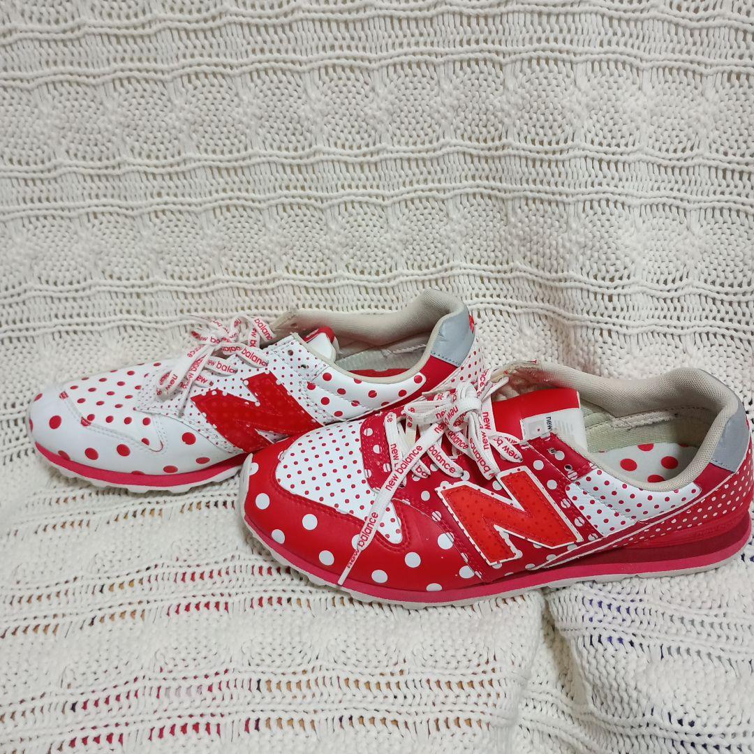 ち*こ様 New Balance 祝いの紅白ドット柄スニーカー新春セール - メルカリ
