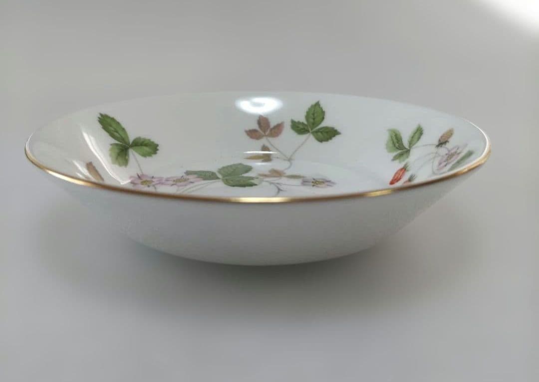 ウェッジウッド ワイルドスト ロベリー フルーツソーサー 13cm 黒壺