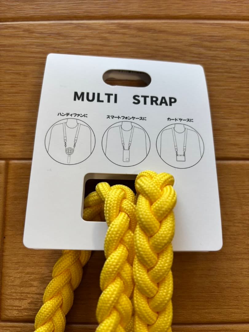 DISNEY STORE 新品タグ付 ラプンツェル＆パスカル マルチストラップ