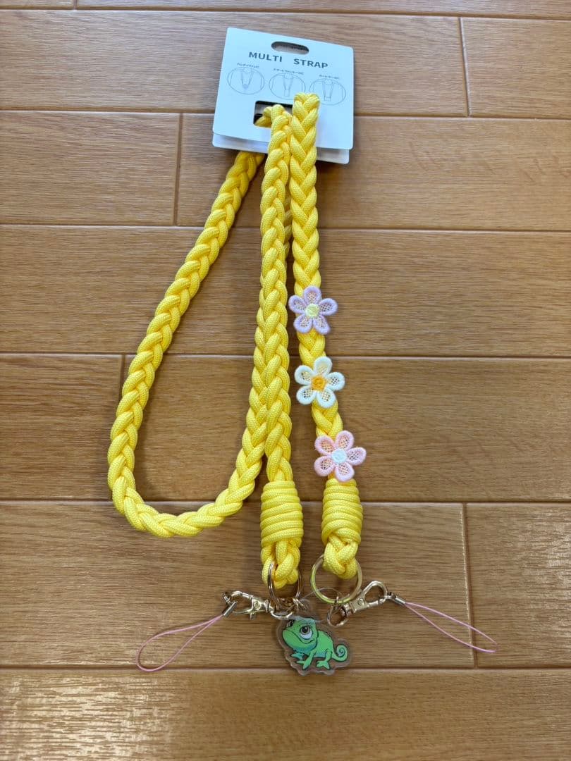 DISNEY STORE 新品タグ付 ラプンツェル＆パスカル マルチストラップ