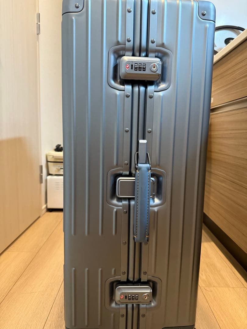 イノベータースーツケース96L Sadona Sage Grey 使用一回のみ