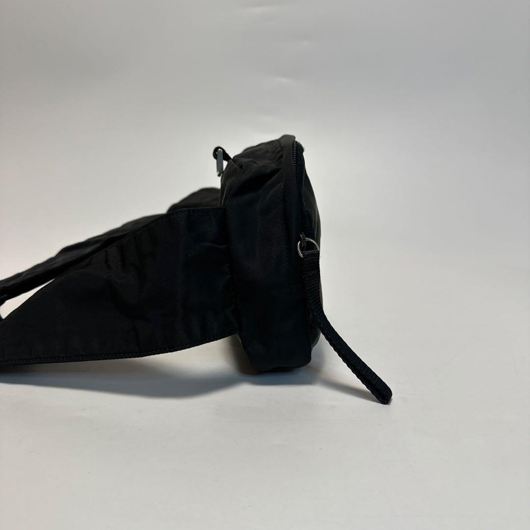 k45【極美品】プラダ 三角ロゴ ナイロン ブラック ウエストバッグ