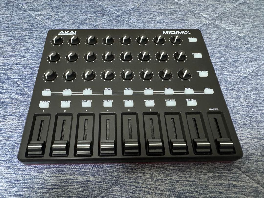 AKAI MIDIMIX コントローラー CONTROLADOR DE SUPERFÍCIE MIDI AKAI MIDIMIX - AT PROAUDIO
