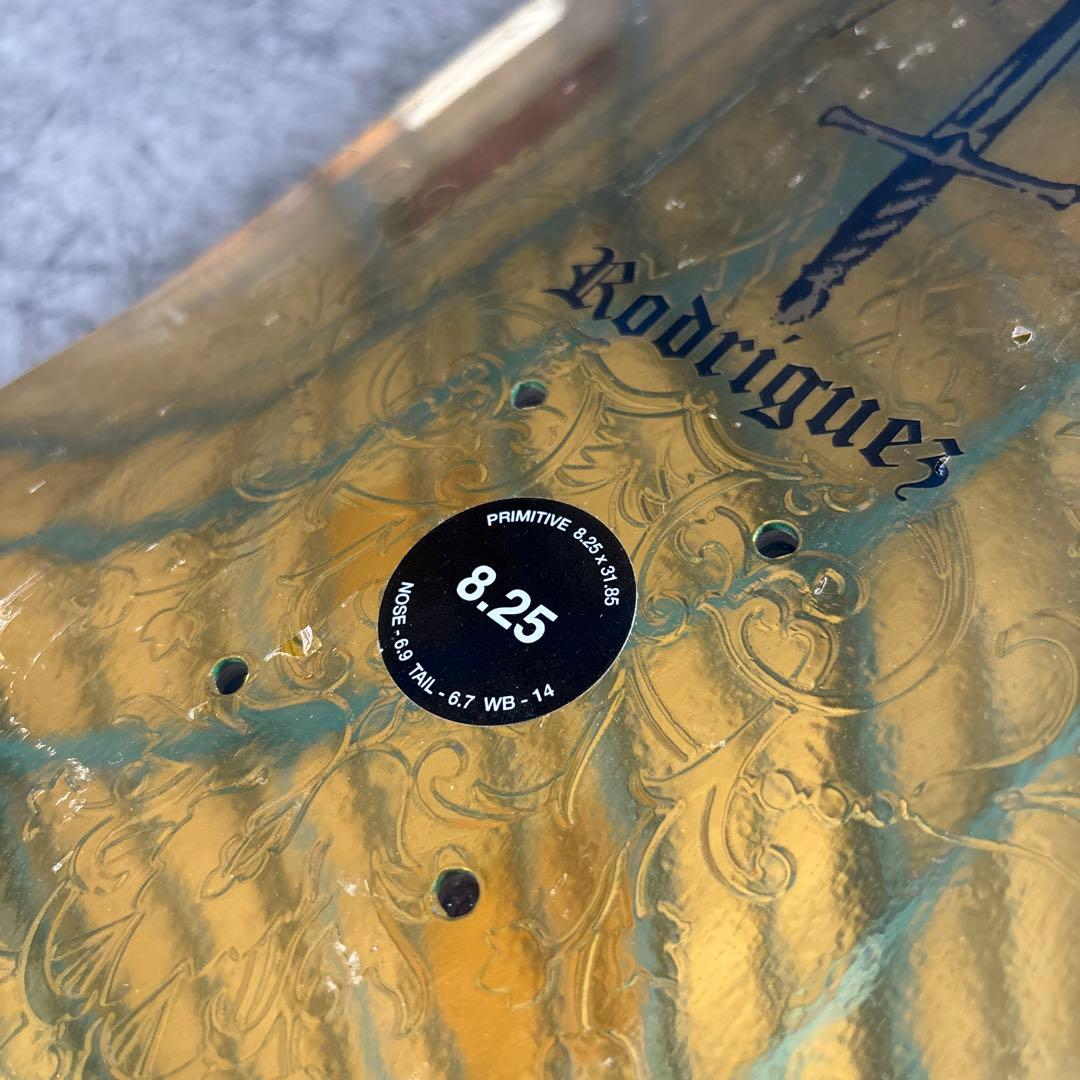 PRIMITIVE Rodriguez デッキ ゴールド 8.25インチ