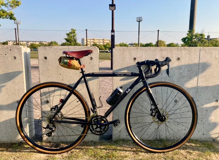 Fuji feather cx + 52 ブラック　黒 2026年モデル】クロモリ×グラベル仕様｜FUJI FEATHER CX+が“万能バイク