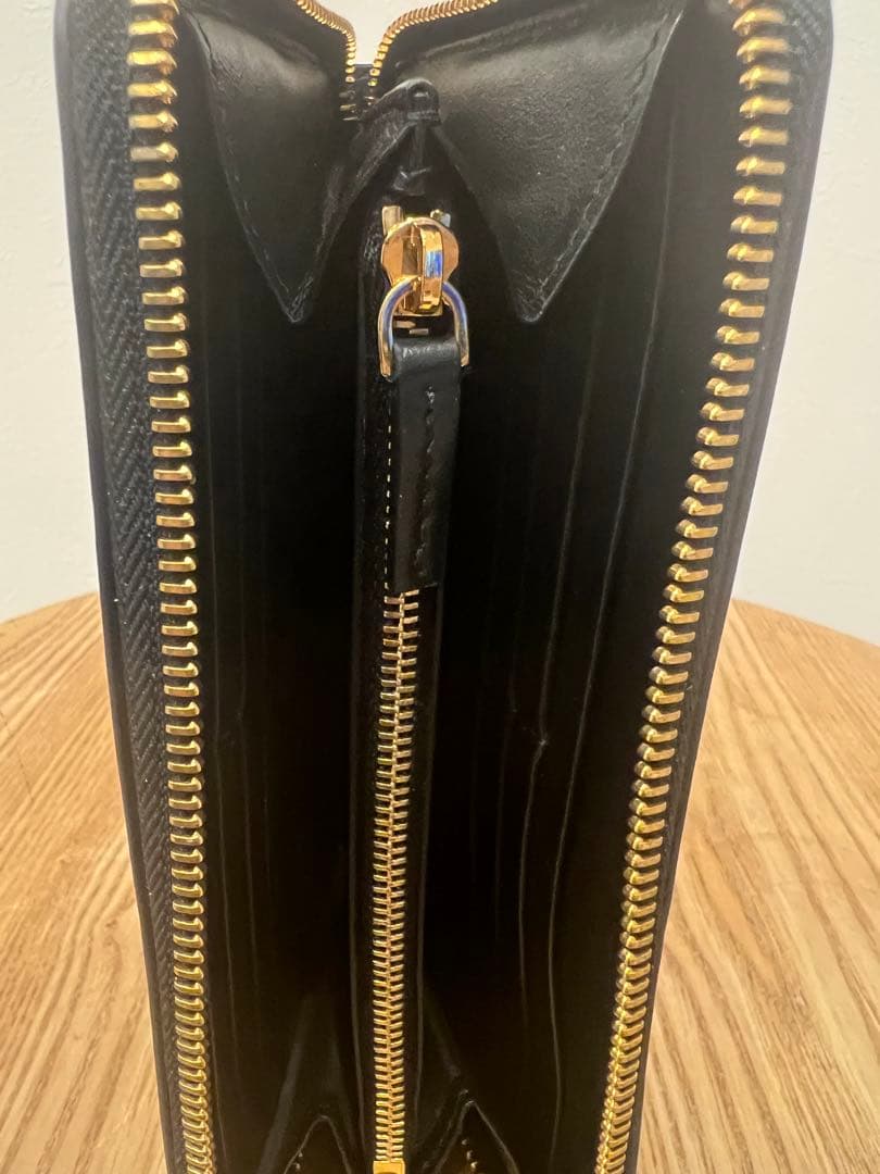 ヴェルサーチ 総柄 ラウンドジップ 長財布 ブラック