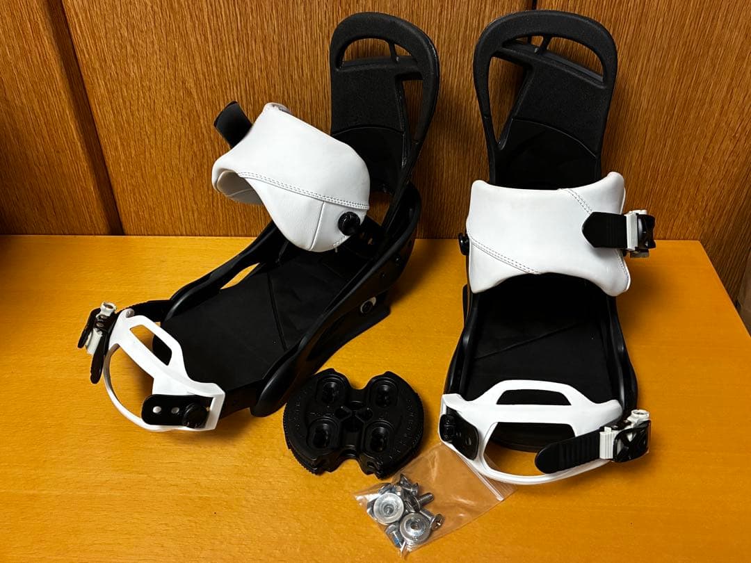 バートンBURTONバインディング【シチズン（レディースSサイズ）白×黒】キッズ 楽天市場】バートン レディース ビンディング シチズン Burton Citizen
