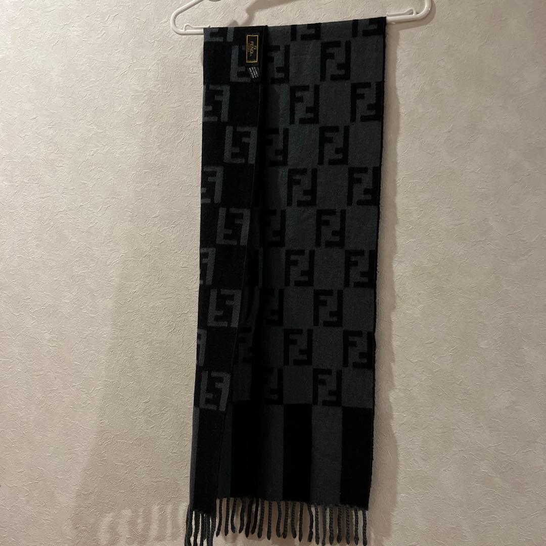 ❤️FENDI ロゴウールマフラー グレー／ブラック 新品同様 FENDI ロゴ