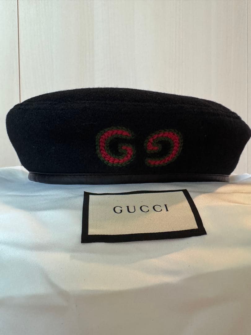 GUCCI グッチ ロゴ刺繍 黒 ベレー帽 GUCCI グッチ ロゴ刺繍 黒 ベレー帽