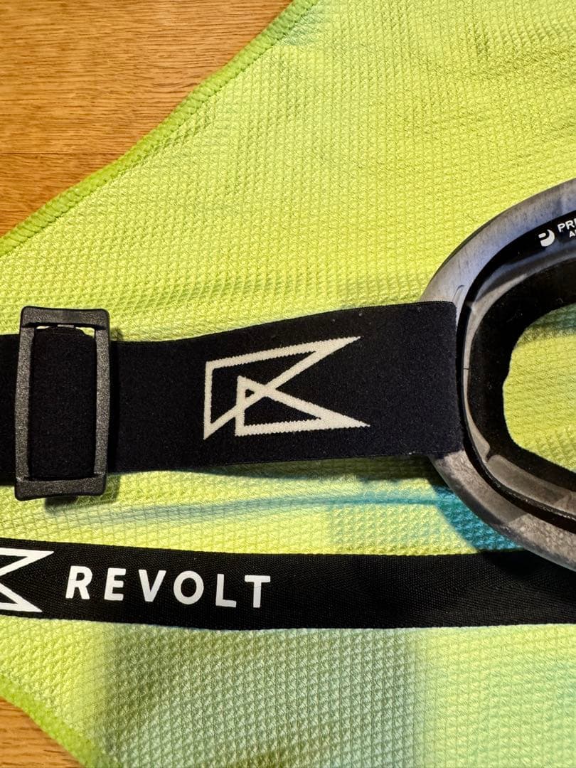 REVOLT フォトクロミックゴーグル クリアの通販はau PAY マーケット