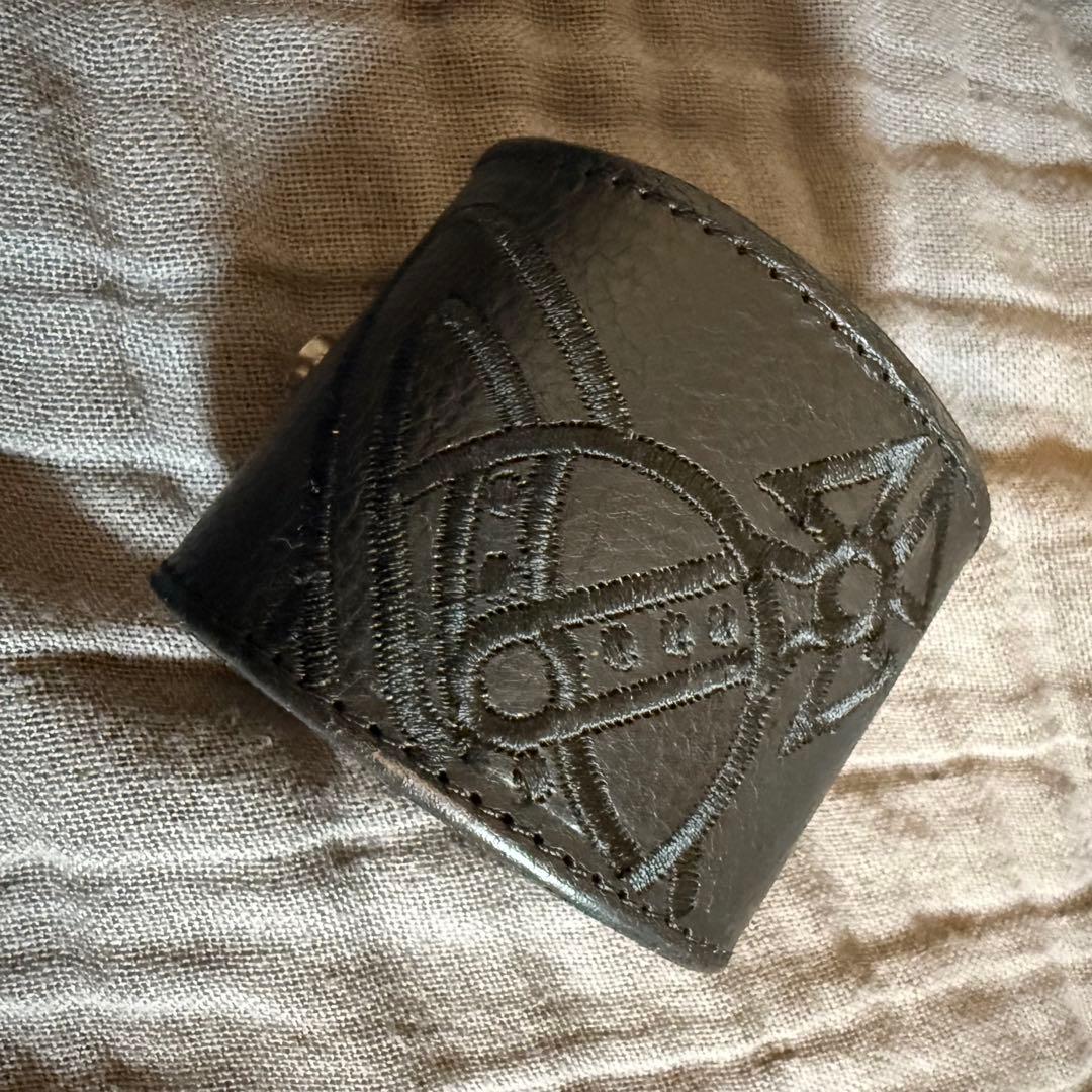 レア＊ヴィヴィアンウエストウッド＊オーヴ刺繍レザーバングル