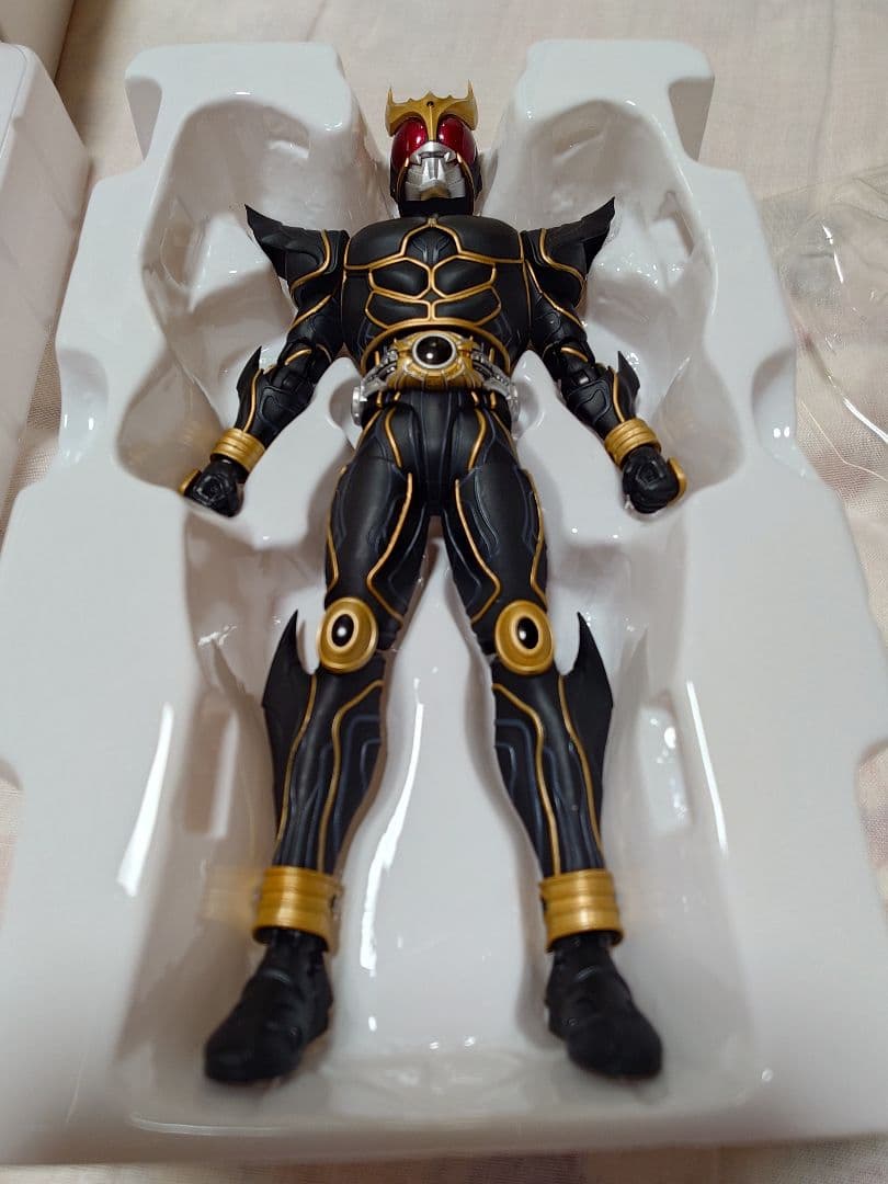 S.H.Figuarts 真骨彫　仮面ライダークウガ　アルティメットフォーム
