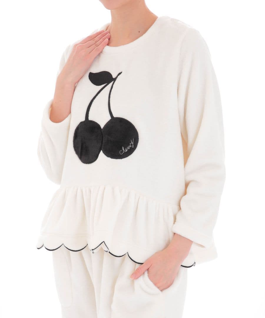 ナルエー ムーンターン チェリー さくらんぼ パジャマの通販はau PAY