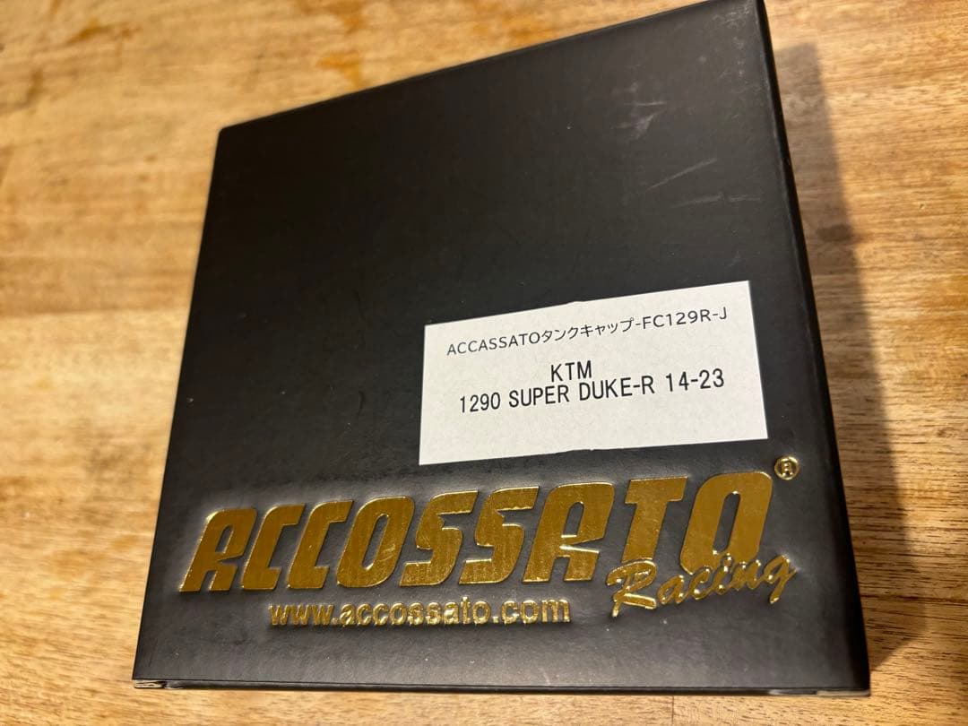 アコサット タンクキャップ KTM SUPER DUKE-R - メルカリ