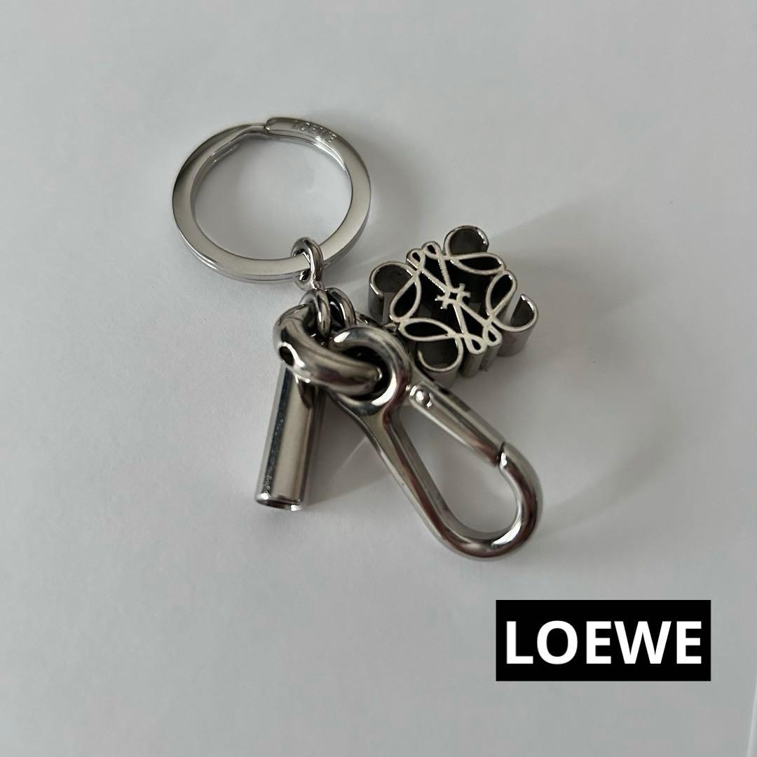 人気⭐️LOEWE ロエベ キーホルダー アナグラム パーソナライズ シルバー LOEWE（ロエベ） アナグラムキーリング ぺブルダイスカスタマイズ キー