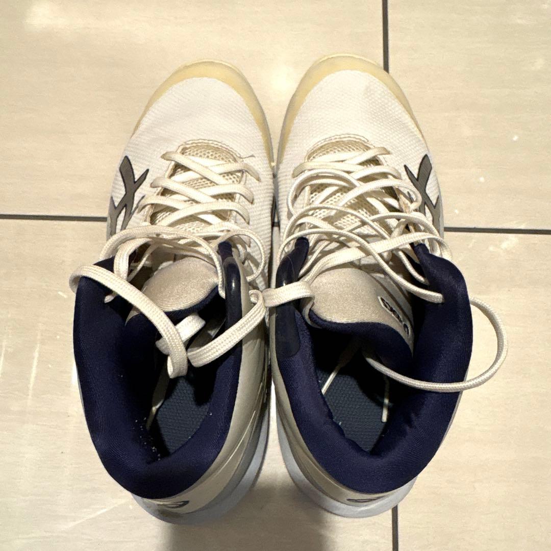 【綺麗】asics バスケシューズ　23.5cm