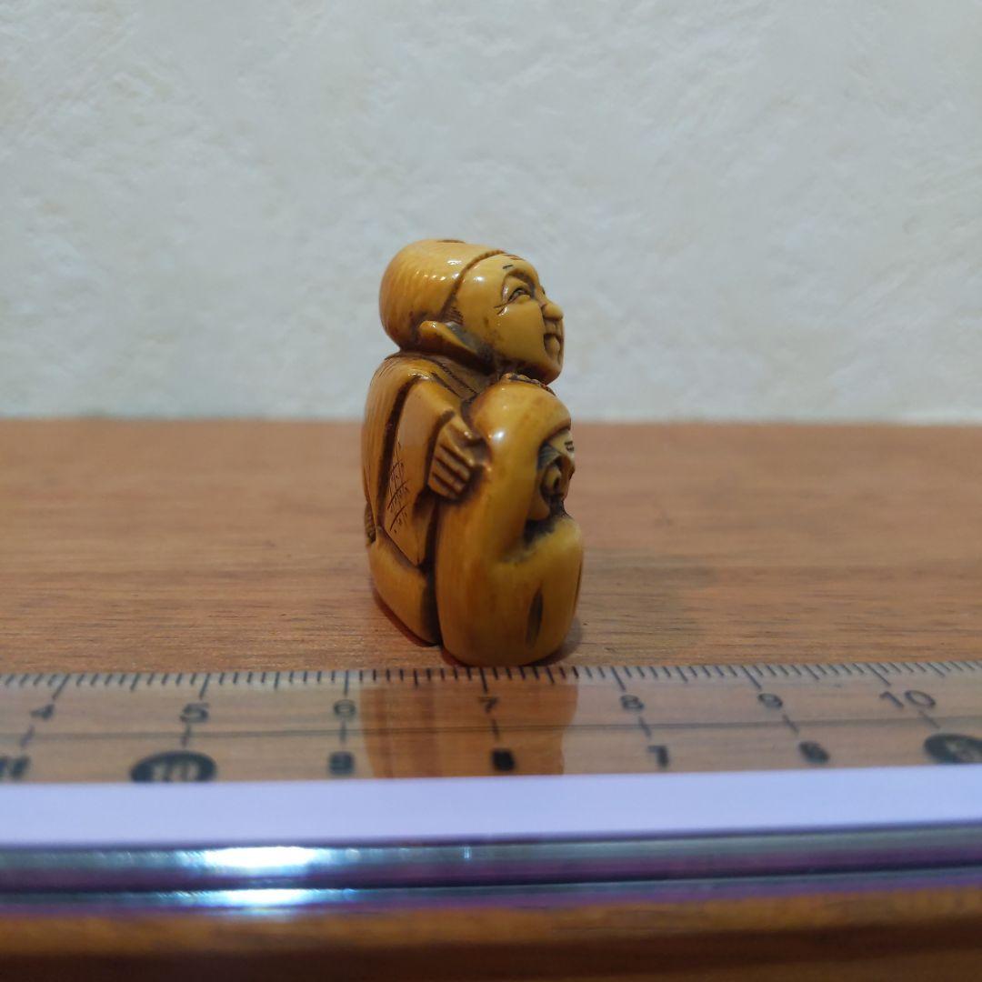 時代提げ物 人物根付 天然素材 在銘【達磨職人】高さ約3.3cm