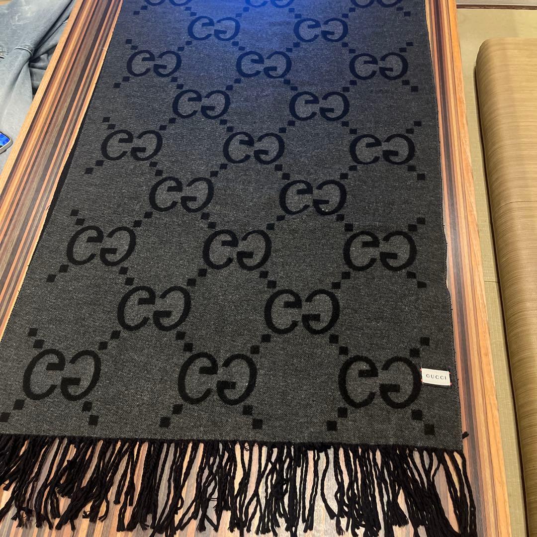 GUCCI GGロゴ ストール グレー・ブラック GUCCI - GUCCI グッチ GGマーク リバーシブルストール ショール グレー