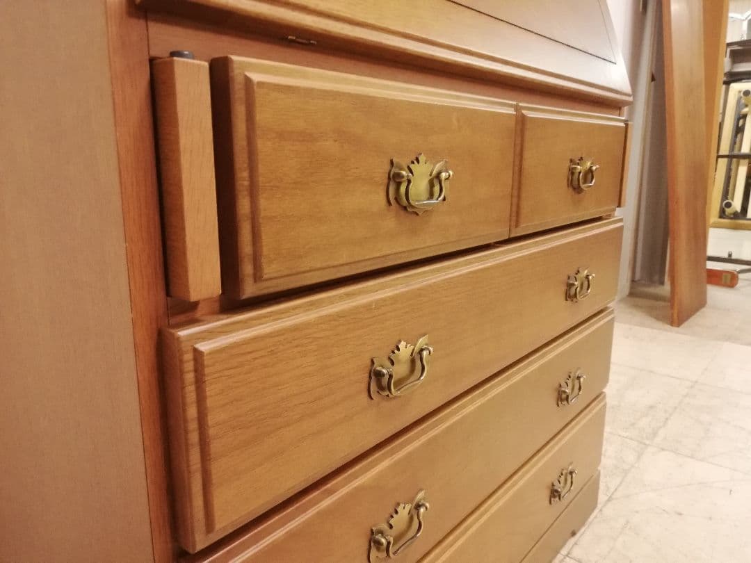 モデルルーム展示品 天然木楢材を使用したライティングビューロー