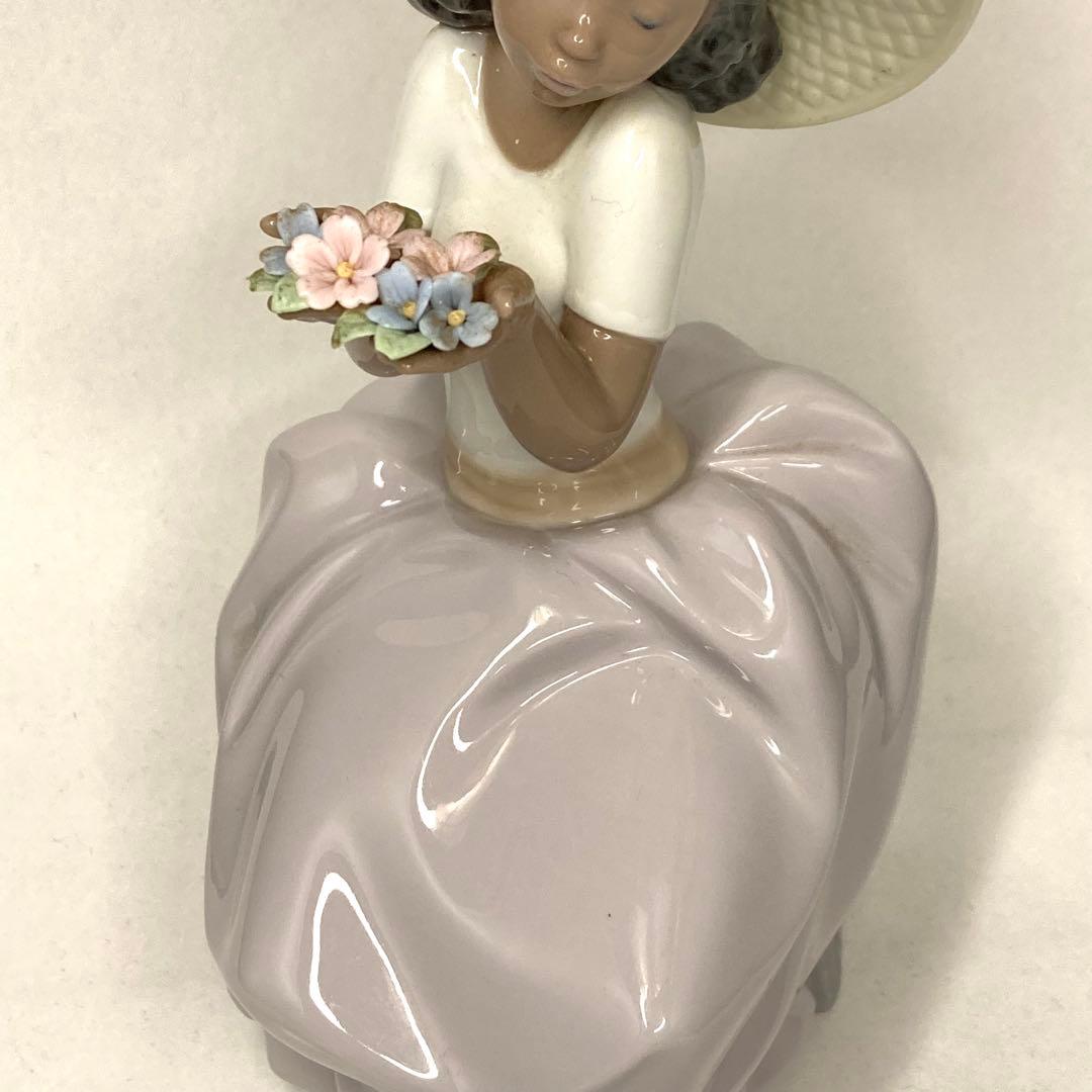 希少✨LLADRO リアドロ お花の甘い香りに包まれる少女。 6822 - メルカリ