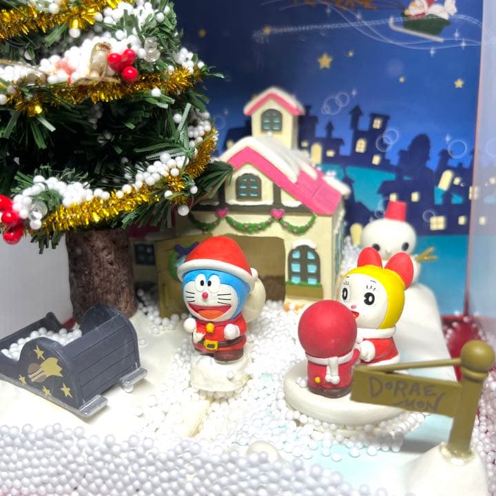 最終値引】ドラえもん 雪ふるクリスマスツリー スノードーム - メルカリ