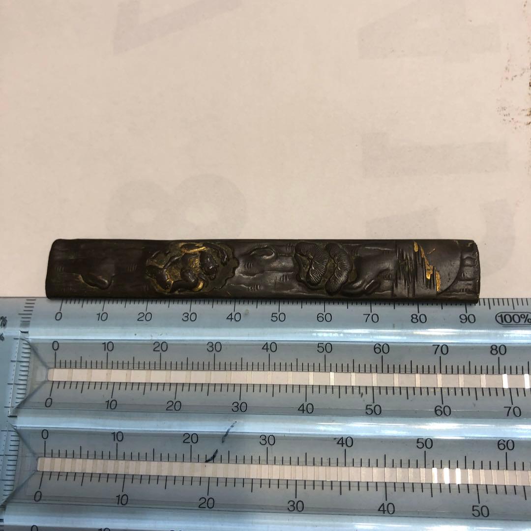 小柄 在名有り 彫刻鞘付き直刃刀