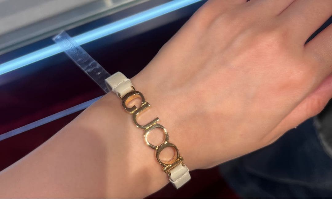 美品】新作 グッチ GUCCI レタリング レザー ブレスレット 白 25SS
