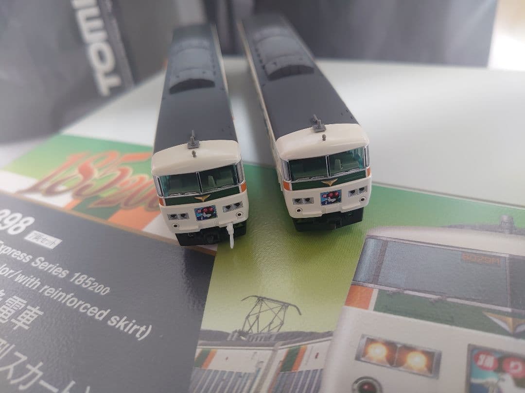 上級者パーツ取付仕上品 JR 185系200番台 踊り子 新塗装 98398
