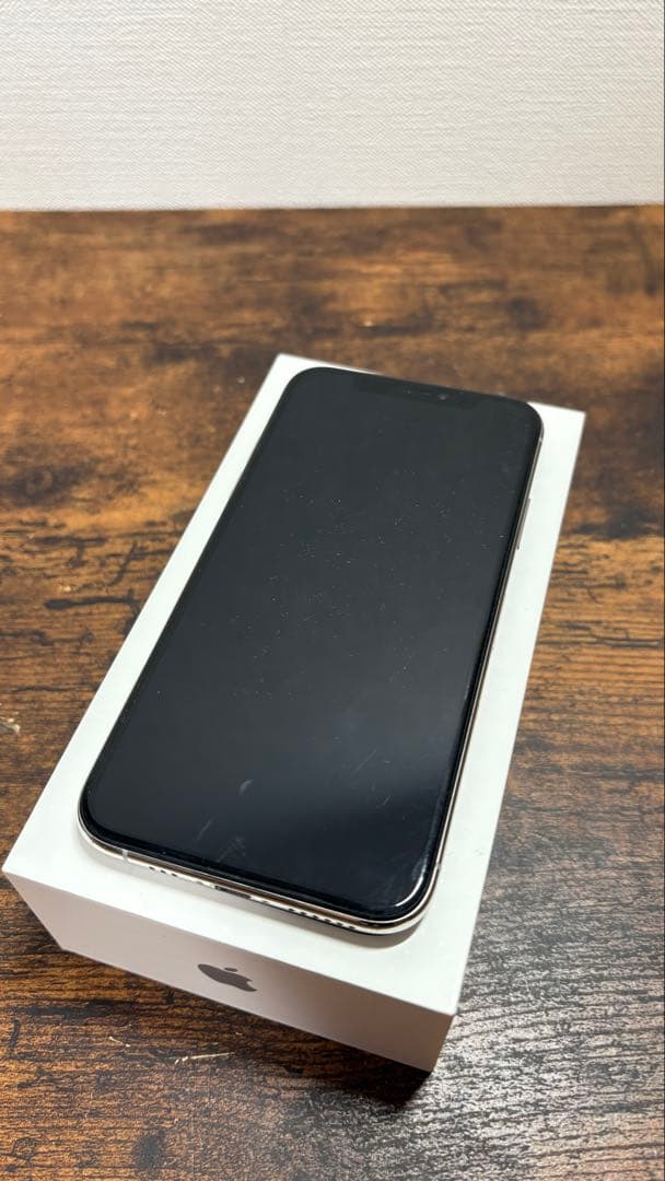 Apple iPhone XS 256GB シルバー 本体 - メルカリ