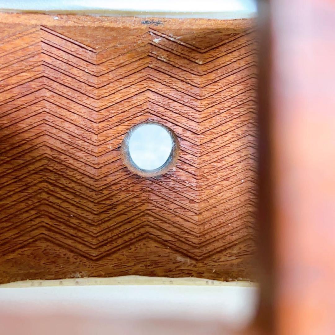 高級三味線 K9刻印入り 細棹 紅木 トチ 金細 二本溝 子持ち綾