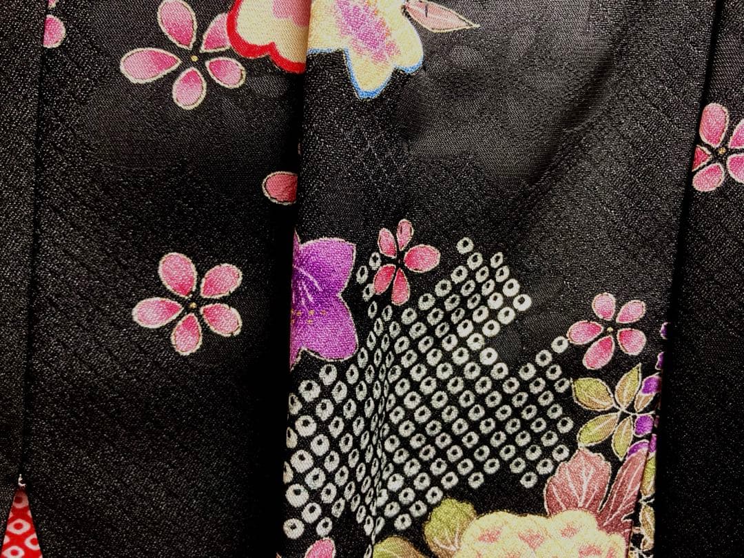 伝統的な黒色花柄着物 七五三7歳女児着物＆長襦袢半衿付き花柄 小花