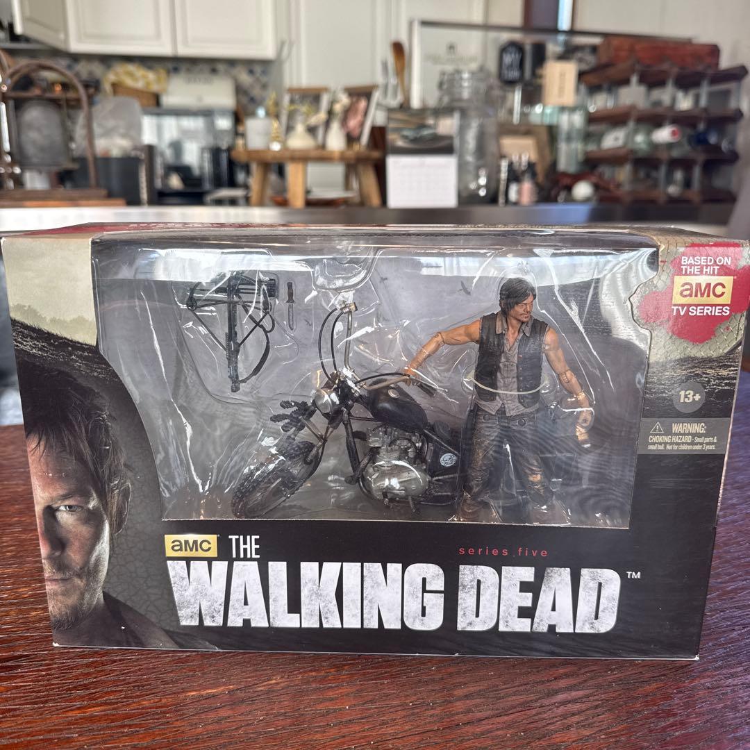 WALKING DEAD フィギュア ダリル・ディクソン with チョッパー - メルカリ