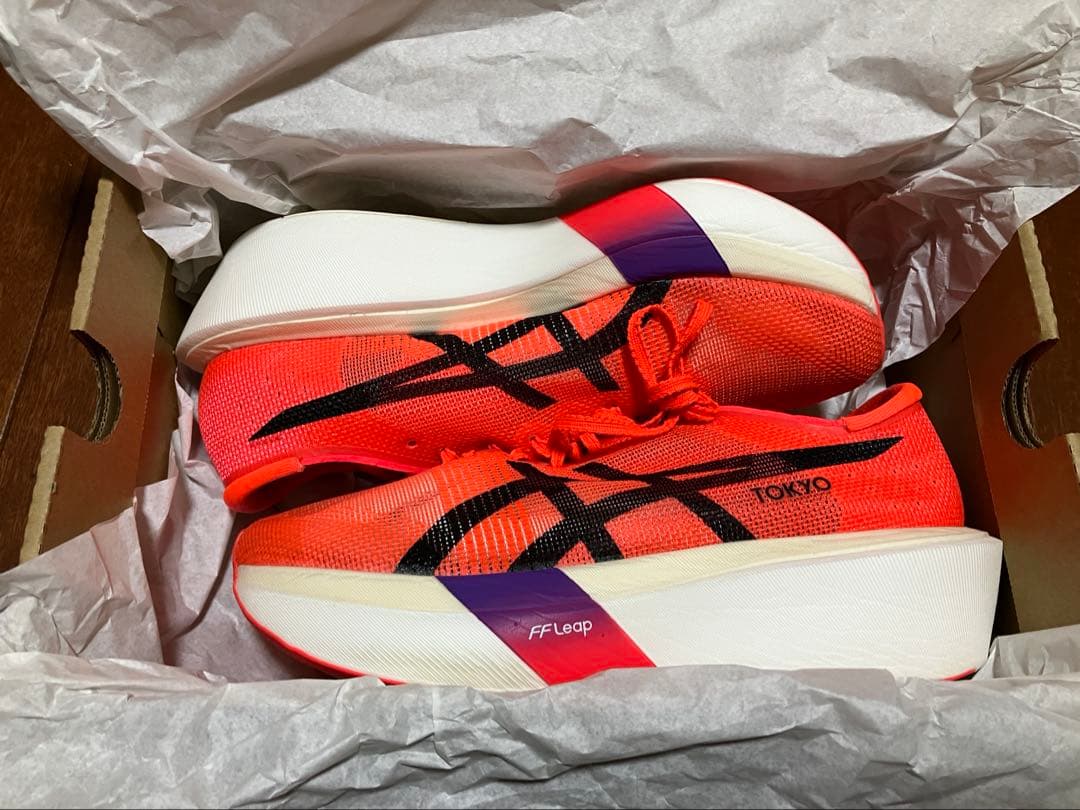 アシックス　メタスピードスカイトーキョー　25.5cm