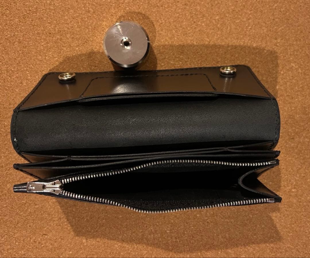 トラッカーウォレット スタッズパターン クロム鞣し型押し