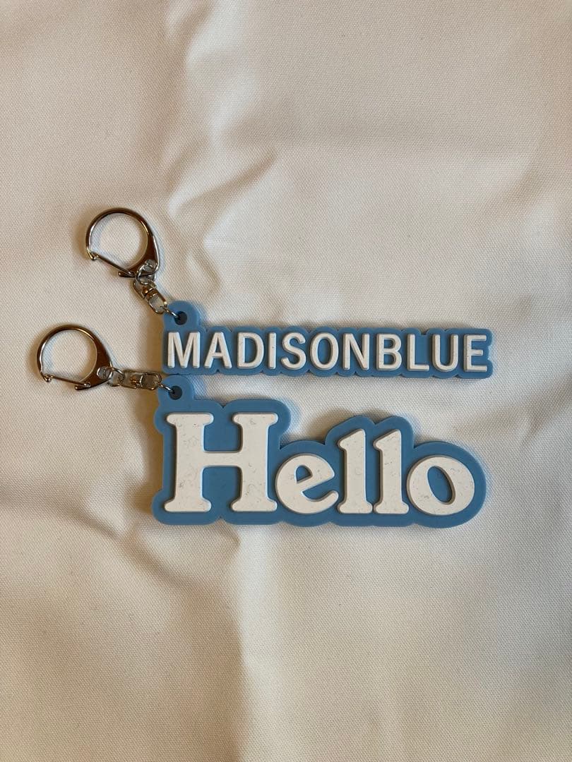 MADISONBLUE Hello キーホルダー バッグチャーム2個セット - メルカリ