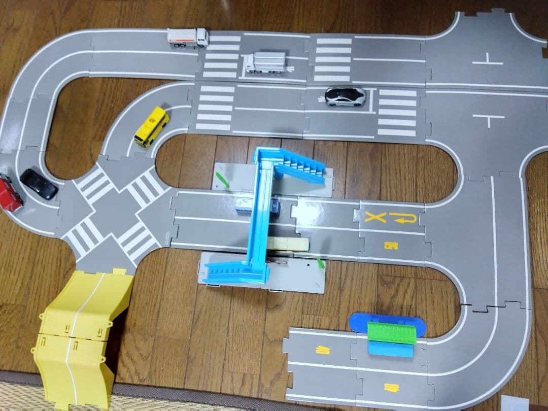 トミカタウン つながる道路 立体交差＆歩道橋セット - メルカリ