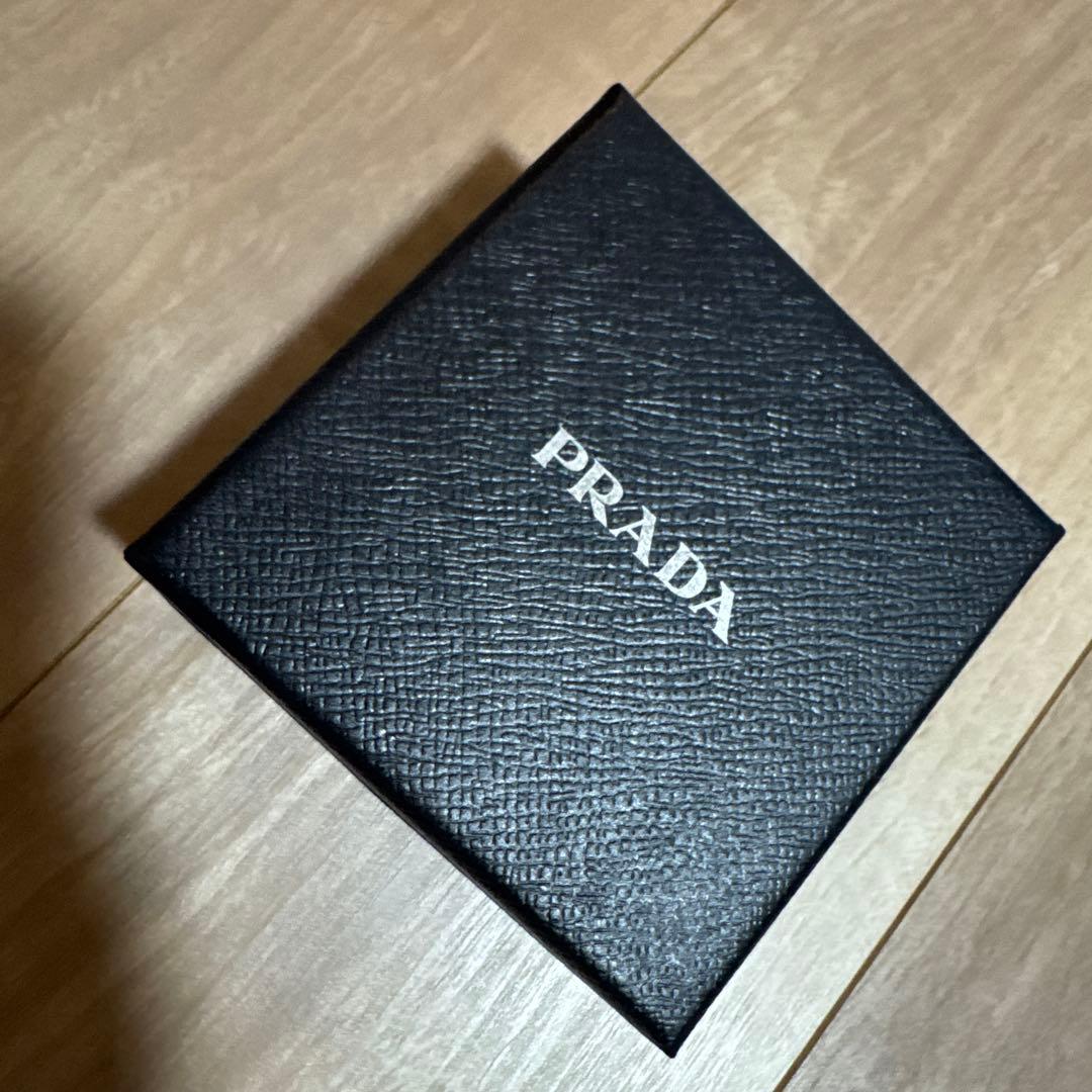 PRADA ヘアピン 2個セット ブラック - メルカリ