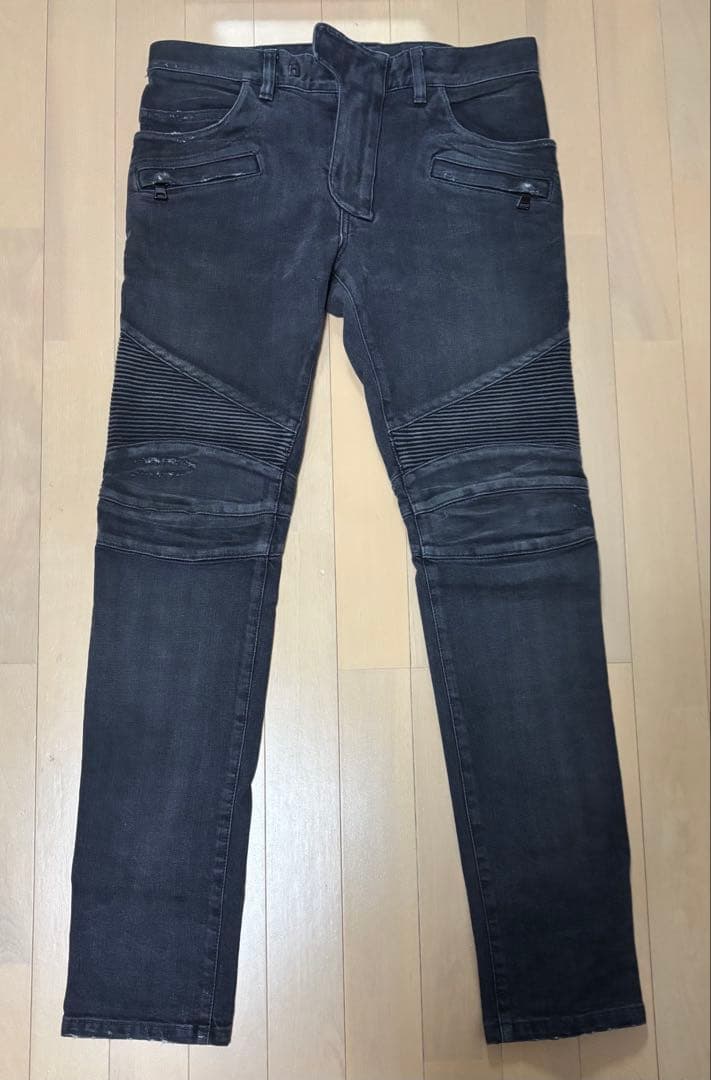 BALMAIN ダークグレー デニムパンツ BALMAIN（バルマン） ダメージ加工 蛇腹バイカー デニムパンツ