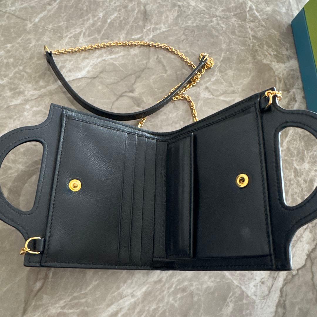 マルニ Marni チェーン付き財布 パテントレザー 水玉 安い 通販