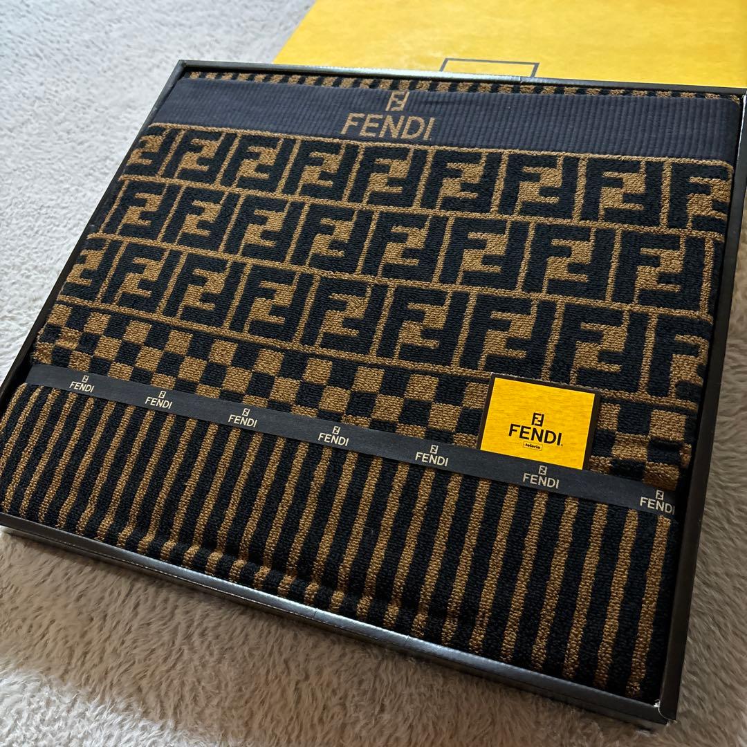 FENDI フェンディ タオルケット ズッカ柄 未使用自宅保管品 - メルカリ