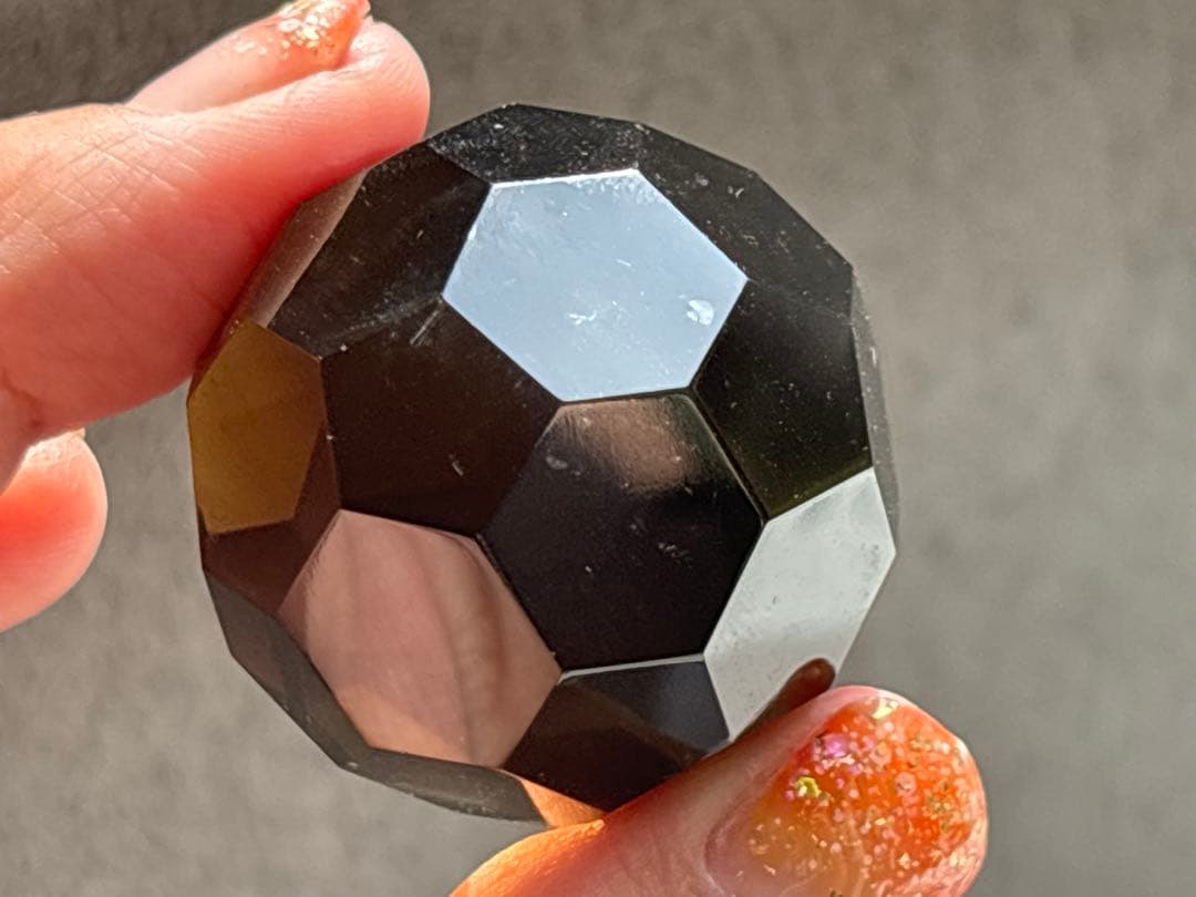 《スモーキーシトリン＊32面体（フラーレン形状）虹入り》