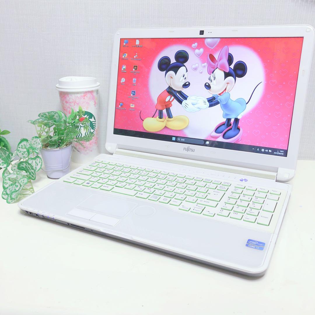 ホワイト、コアi7、高速SSD、Win11、Office2021、イラレが使える