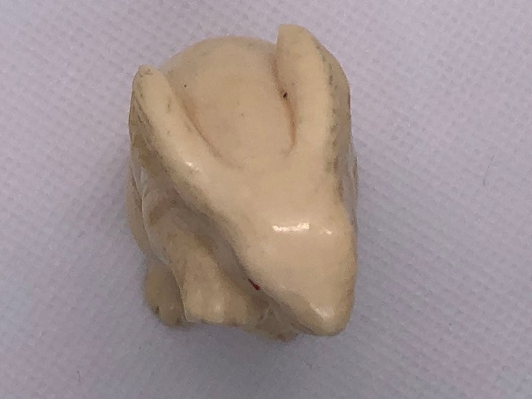 根付　兔　時代物　マンモス牙　提げ物　彫刻 サイズ：48.2cm 重さ：40g