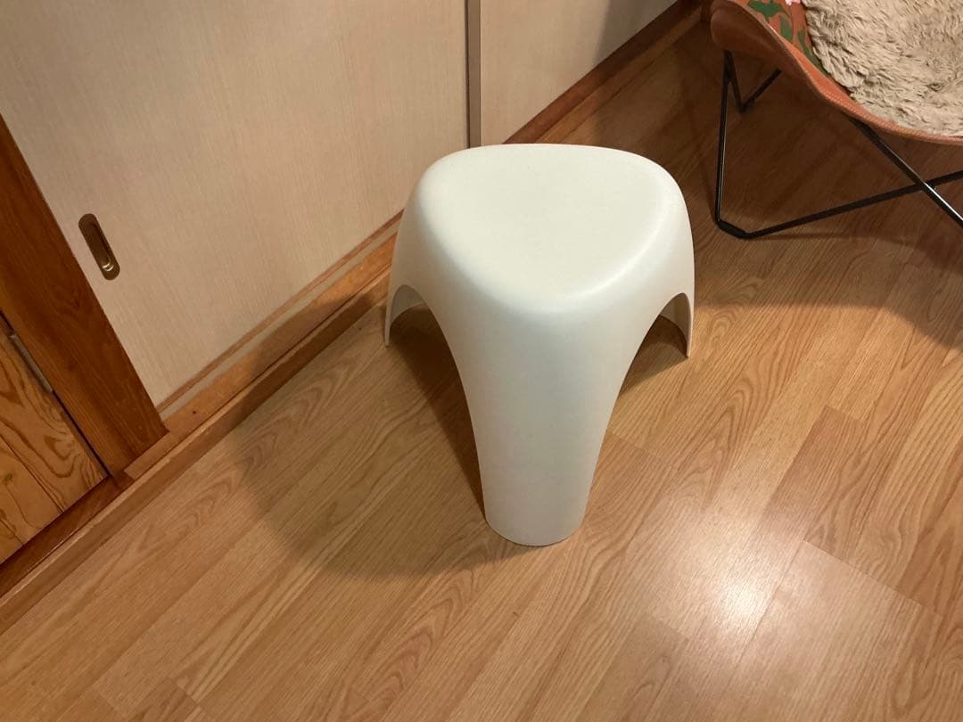 ホワイト トライアングル スツール Vitra Wiggle Stool / ウィグル スツール | Official Vitra® Website JP