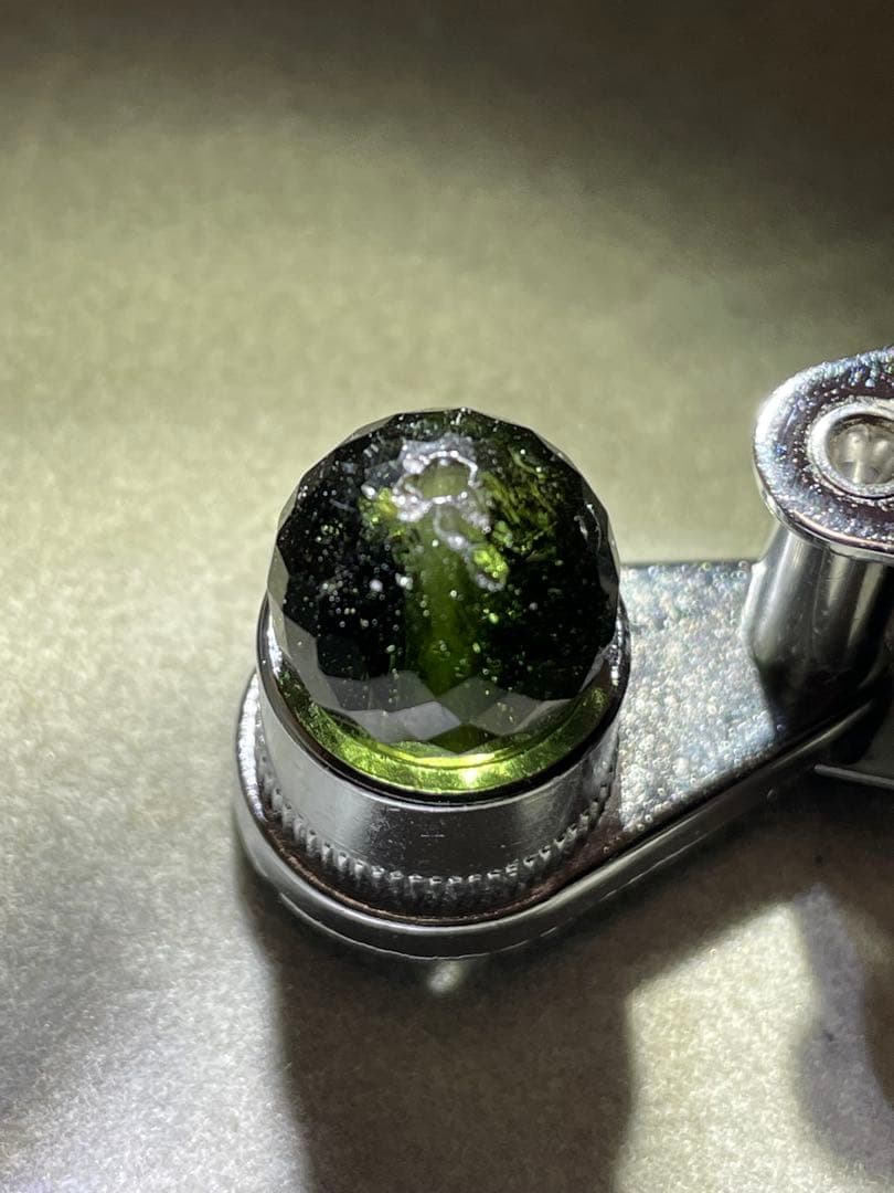 オ*ユ様 激レア　モルダバイト