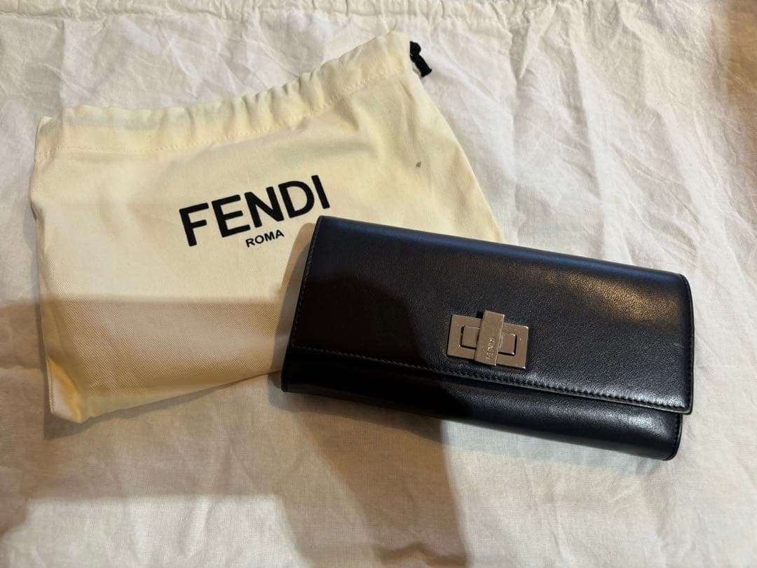 FENDI ピーカブー長財布