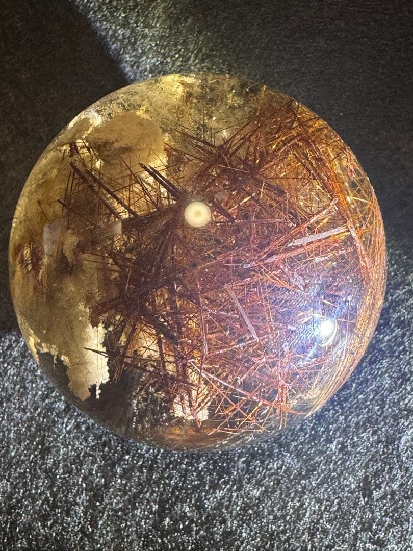 金運アップ！虹入りレッドルチルクォーツ ホワイトガーデン共生入り