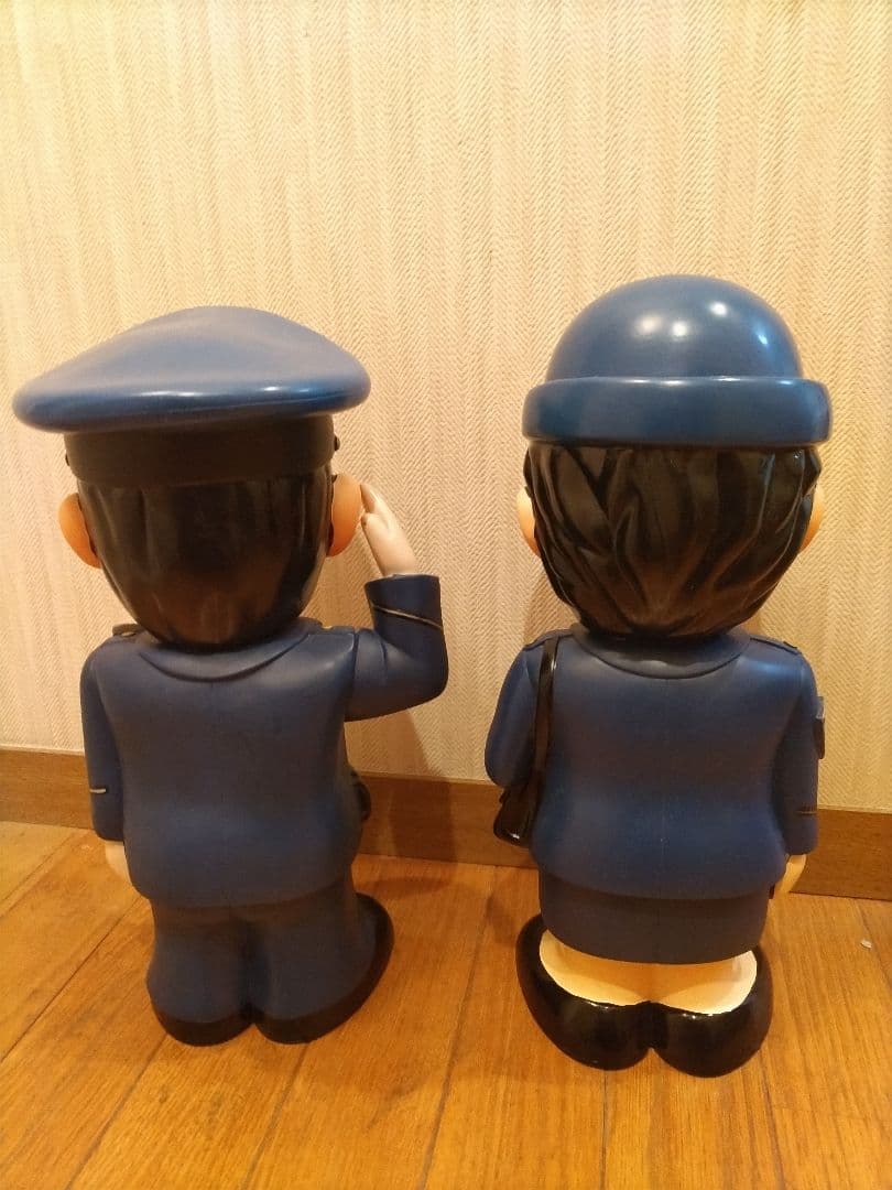 ビッグサイズ　フィギュア　警察官ペア