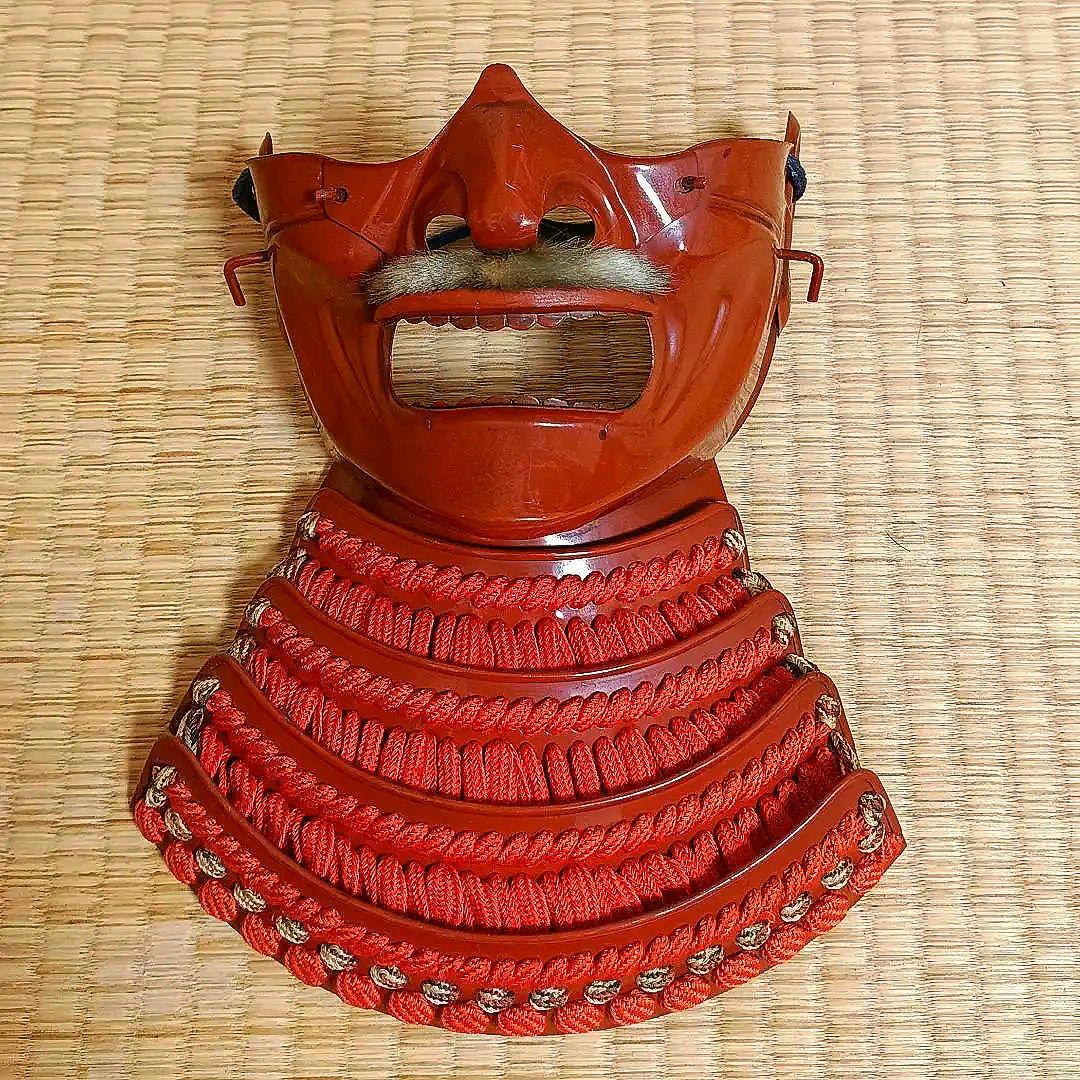 朱塗りの面頬 甲冑 武具 鎧 鉄黒漆塗烈勢頬（面頬単独）／ホームメイト